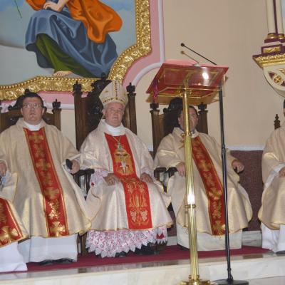 31 mai: Huşi-Corni: Prima Sfântă Împărtăşanie alături de episcopul Aurel Percă