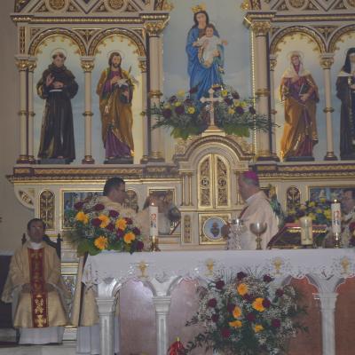 31 mai: Huşi-Corni: Prima Sfântă Împărtăşanie alături de episcopul Aurel Percă