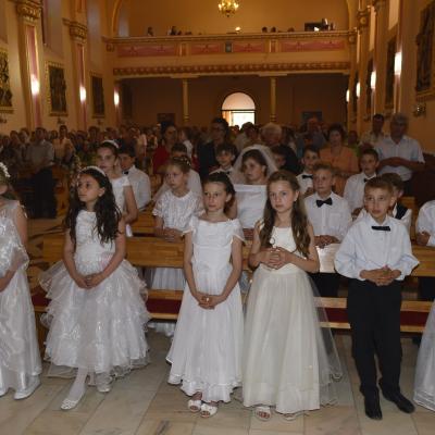 31 mai: Huşi-Corni: Prima Sfântă Împărtăşanie alături de episcopul Aurel Percă