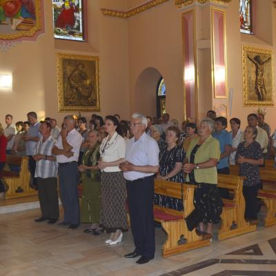 31 mai: Huşi-Corni: Prima Sfântă Împărtăşanie alături de episcopul Aurel Percă