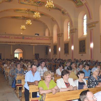 31 mai: Huşi-Corni: Prima Sfântă Împărtăşanie alături de episcopul Aurel Percă