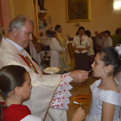 31 mai: Huşi-Corni: Prima Sfântă Împărtăşanie alături de episcopul Aurel Percă