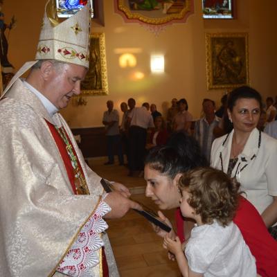 31 mai: Huşi-Corni: Prima Sfântă Împărtăşanie alături de episcopul Aurel Percă