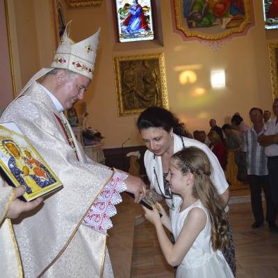 31 mai: Huşi-Corni: Prima Sfântă Împărtăşanie alături de episcopul Aurel Percă