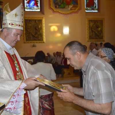 31 mai: Huşi-Corni: Prima Sfântă Împărtăşanie alături de episcopul Aurel Percă
