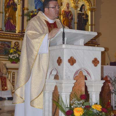 31 mai: Huşi-Corni: Prima Sfântă Împărtăşanie alături de episcopul Aurel Percă