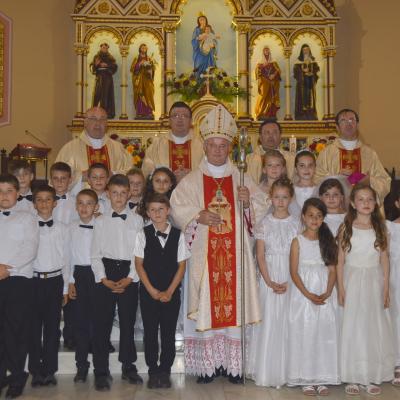 31 mai: Huşi-Corni: Prima Sfântă Împărtăşanie alături de episcopul Aurel Percă