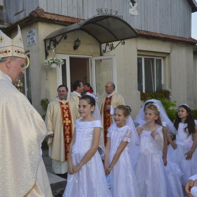 31 mai: Huşi-Corni: Prima Sfântă Împărtăşanie alături de episcopul Aurel Percă
