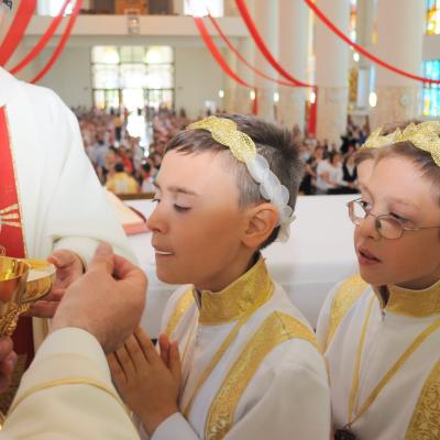 31 mai: Bacău "Fericitul Ieremia": Prima sfântă Împărtăşanie