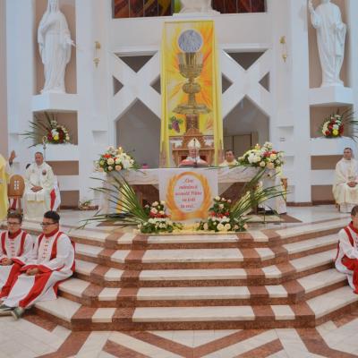 4 iunie: Bacău "Sfântul Nicolae": Procesiunea din Solemnitatea Corpus Domini
