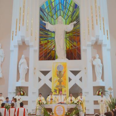 4 iunie: Bacău "Sfântul Nicolae": Procesiunea din Solemnitatea Corpus Domini