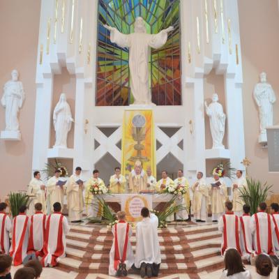4 iunie: Bacău "Sfântul Nicolae": Procesiunea din Solemnitatea Corpus Domini