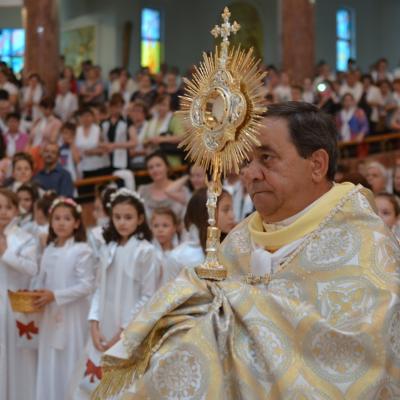 4 iunie: Bacău "Sfântul Nicolae": Procesiunea din Solemnitatea Corpus Domini