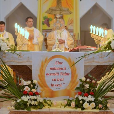 4 iunie: Bacău "Sfântul Nicolae": Procesiunea din Solemnitatea Corpus Domini