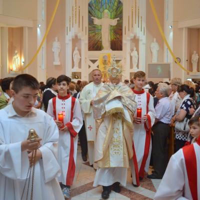 4 iunie: Bacău "Sfântul Nicolae": Procesiunea din Solemnitatea Corpus Domini
