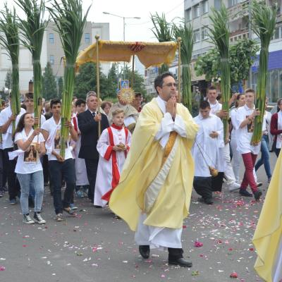 4 iunie: Bacău "Sfântul Nicolae": Procesiunea din Solemnitatea Corpus Domini