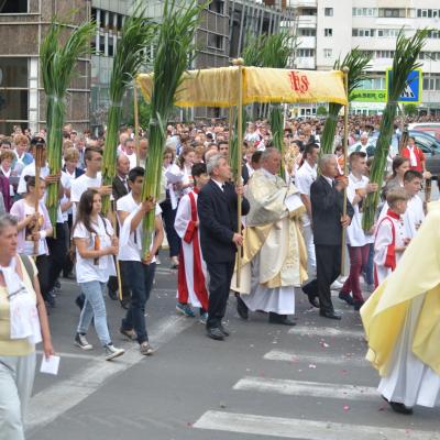 4 iunie: Bacău "Sfântul Nicolae": Procesiunea din Solemnitatea Corpus Domini
