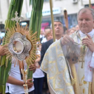 4 iunie: Bacău "Sfântul Nicolae": Procesiunea din Solemnitatea Corpus Domini