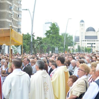 4 iunie: Bacău "Sfântul Nicolae": Procesiunea din Solemnitatea Corpus Domini