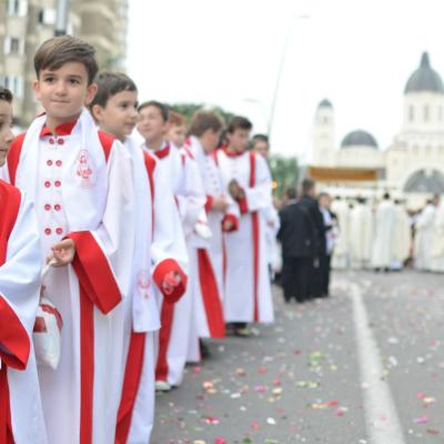 4 iunie: Bacău "Sfântul Nicolae": Procesiunea din Solemnitatea Corpus Domini