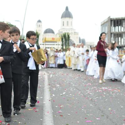 4 iunie: Bacău "Sfântul Nicolae": Procesiunea din Solemnitatea Corpus Domini