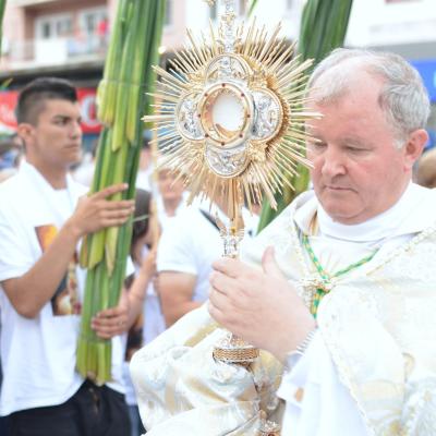 4 iunie: Bacău "Sfântul Nicolae": Procesiunea din Solemnitatea Corpus Domini