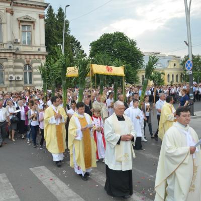 4 iunie: Bacău "Sfântul Nicolae": Procesiunea din Solemnitatea Corpus Domini