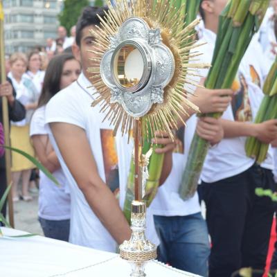4 iunie: Bacău "Sfântul Nicolae": Procesiunea din Solemnitatea Corpus Domini