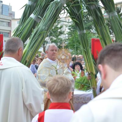 4 iunie: Bacău "Sfântul Nicolae": Procesiunea din Solemnitatea Corpus Domini