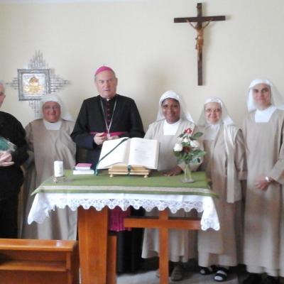 10 iunie: Dărmăneşti: Vizita PS Petru Gherghel la "Surorile Carmelite ale Sfintei Tereza din Torino"