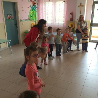 10 iunie: Dărmăneşti: Vizita PS Petru Gherghel la "Surorile Carmelite ale Sfintei Tereza din Torino"