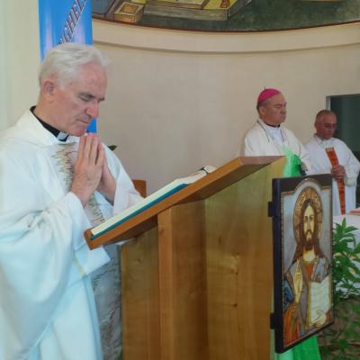 10 iunie: Oneşti: Vizita PS Petru Gherghel la Surorile lui Isus Răscumpărătorul