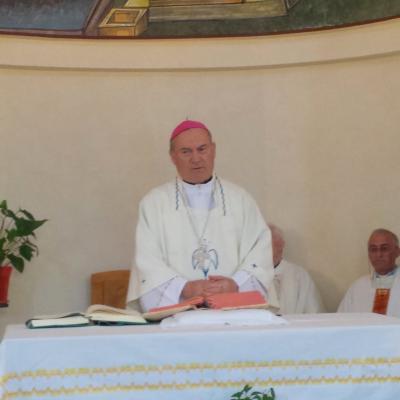 10 iunie: Oneşti: Vizita PS Petru Gherghel la Surorile lui Isus Răscumpărătorul