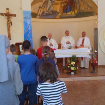 10 iunie: Oneşti: Vizita PS Petru Gherghel la Surorile lui Isus Răscumpărătorul