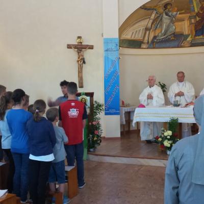 10 iunie: Oneşti: Vizita PS Petru Gherghel la Surorile lui Isus Răscumpărătorul