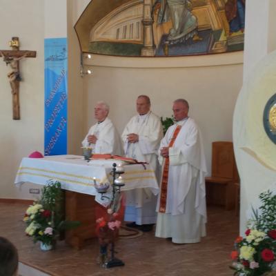 10 iunie: Oneşti: Vizita PS Petru Gherghel la Surorile lui Isus Răscumpărătorul