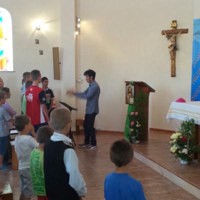 10 iunie: Oneşti: Vizita PS Petru Gherghel la Surorile lui Isus Răscumpărătorul
