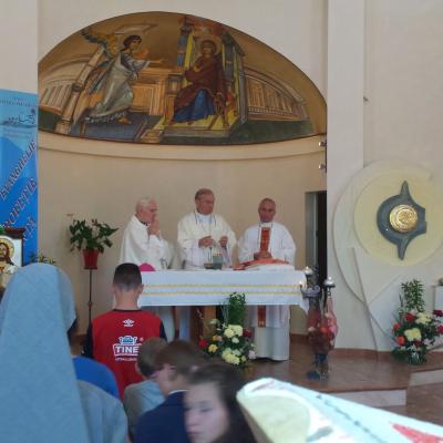 10 iunie: Oneşti: Vizita PS Petru Gherghel la Surorile lui Isus Răscumpărătorul