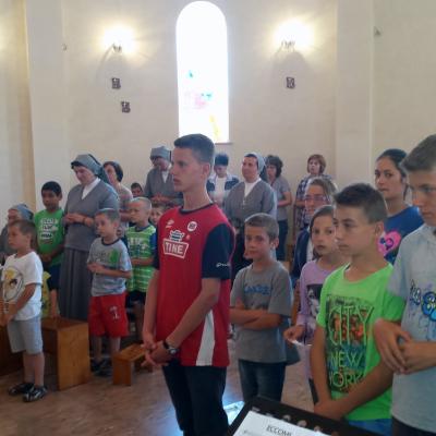 10 iunie: Oneşti: Vizita PS Petru Gherghel la Surorile lui Isus Răscumpărătorul