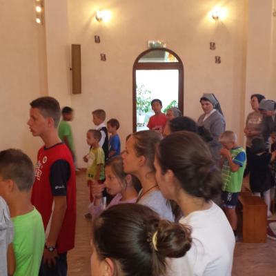 10 iunie: Oneşti: Vizita PS Petru Gherghel la Surorile lui Isus Răscumpărătorul