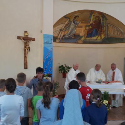 10 iunie: Oneşti: Vizita PS Petru Gherghel la Surorile lui Isus Răscumpărătorul