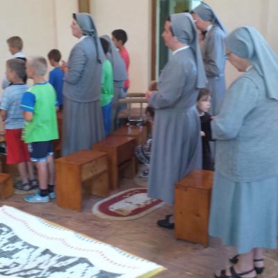 10 iunie: Oneşti: Vizita PS Petru Gherghel la Surorile lui Isus Răscumpărătorul