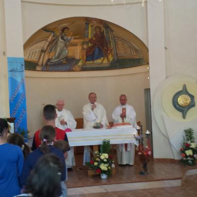 10 iunie: Oneşti: Vizita PS Petru Gherghel la Surorile lui Isus Răscumpărătorul