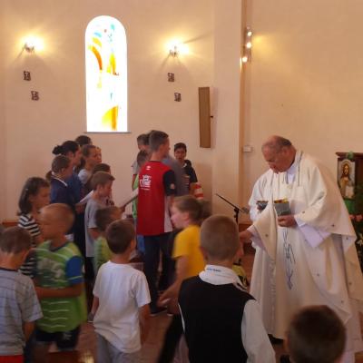 10 iunie: Oneşti: Vizita PS Petru Gherghel la Surorile lui Isus Răscumpărătorul
