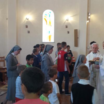 10 iunie: Oneşti: Vizita PS Petru Gherghel la Surorile lui Isus Răscumpărătorul