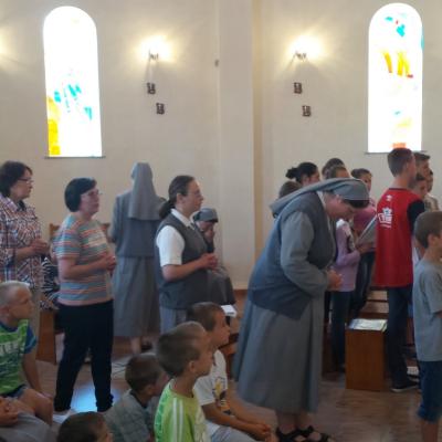 10 iunie: Oneşti: Vizita PS Petru Gherghel la Surorile lui Isus Răscumpărătorul