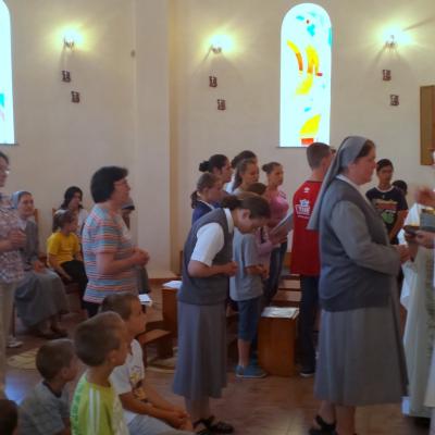 10 iunie: Oneşti: Vizita PS Petru Gherghel la Surorile lui Isus Răscumpărătorul