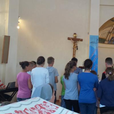 10 iunie: Oneşti: Vizita PS Petru Gherghel la Surorile lui Isus Răscumpărătorul