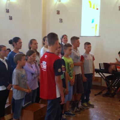 10 iunie: Oneşti: Vizita PS Petru Gherghel la Surorile lui Isus Răscumpărătorul