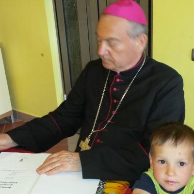 10 iunie: Oneşti: Vizita PS Petru Gherghel la Surorile lui Isus Răscumpărătorul